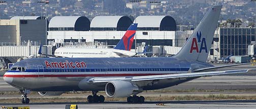 American Boeing 767-223ER N327AA, August 20, 2013